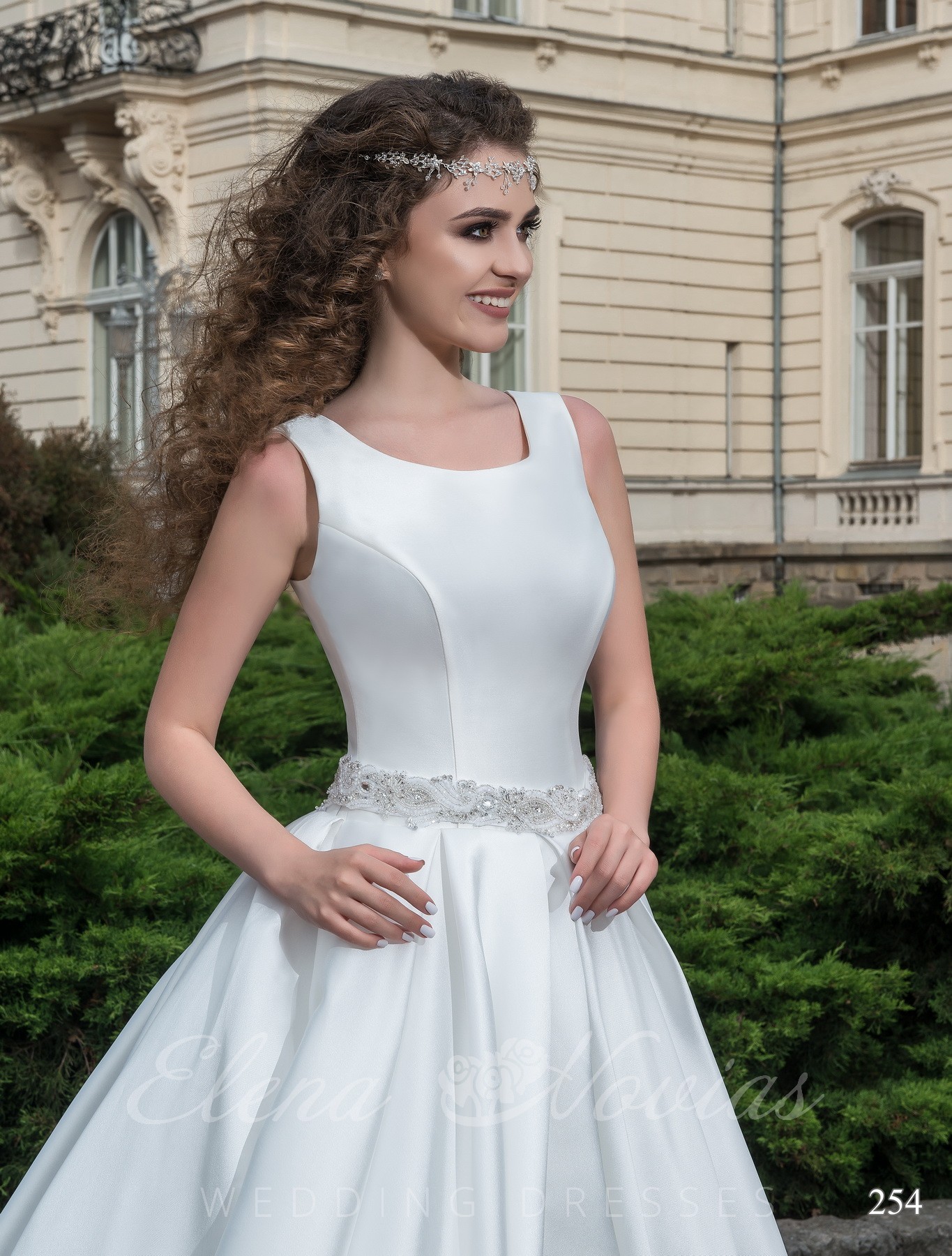 Свадебное платье с с круглым вырезом модель 254